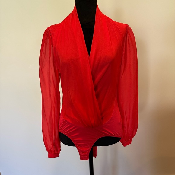 Marciano Vibrant Red Top - Picture 2 of 6